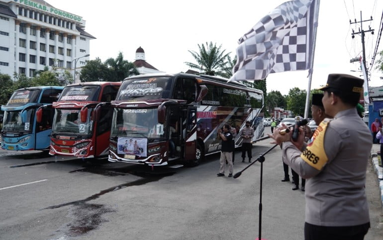 Apresiasi Pemudik di Ponorogo Merasa Terbantu Dengan Angkutan Gratis dari Jajaran Polda Jatim