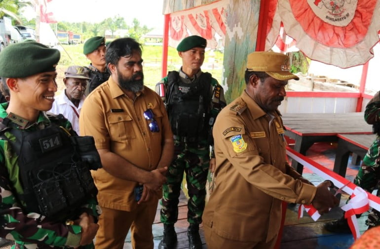 Hari Pendidikan di Nduga, Bupati Meresmikan Rumah Pintar dan Pasar Rakyat Yonif Raider 514 Kostrad