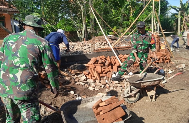 Pra TMMD, Kodim 0822 Bondowoso Rehab Mushola di Desa Kerang