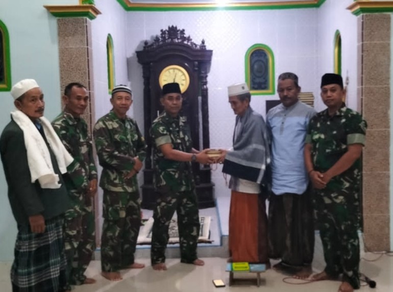 Satgas TMMD Ke 116 Kodim 0822 Bondowoso Salurkan Bantuan Kitab Suci Al-Quran