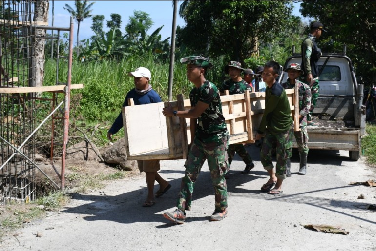 Rawat Gotong Royong Warga Melalui TMMD 116 Bondowoso