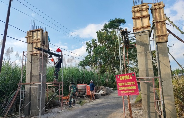 Pembangunan Fisik TMMD 116 Gapura Iconic Desa Kerang