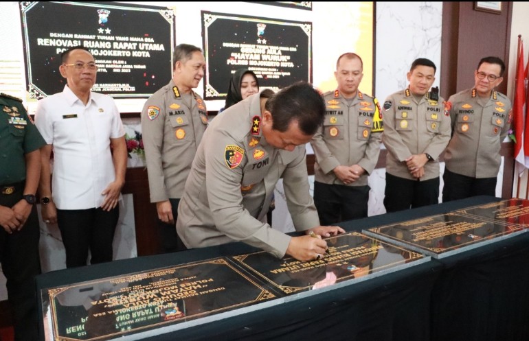 Ikuti Perkembangan Digital, Kapolda Jatim Resmikan Dua Aula Polresta Mojokerto