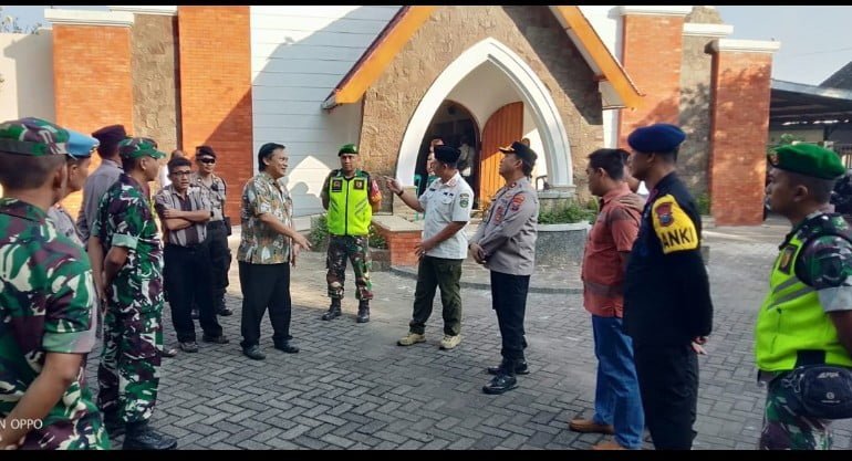 Kenaikan Isa Almasih, Sinergitas Babinsa Kodim 0822 Bondowoso Amankan Ibadah di Gereja