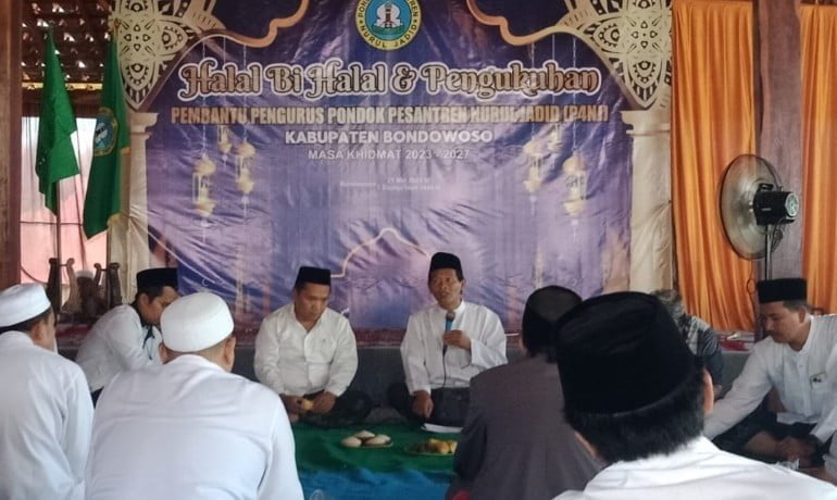 Halal Bihalal dan Pengukuhan Pembantu Pengurus Pondok Pesantren Nurul Jadid (P4NJ), Ketua P4NJ Berharap Semua Korcam Agar Melengkapi Kepengurusanya. 