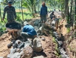 Pembuatan Jalan Plengsengan Skala Prioritas Satgas TMMD 116 Bondowoso