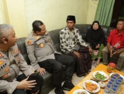 Dari Pintu ke Pintu Kapolda Jatim Dengarkan Curhatan Warga 