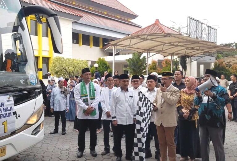 Kloter 2 Jamaah Haji Dilepas, Dani Ramdan Imbau Jaga Kondisi Kesehatan