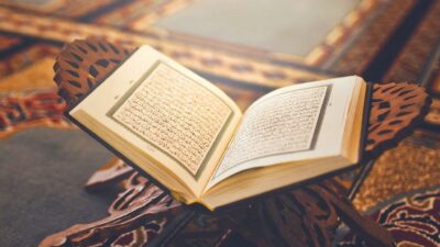 Buku Panduan Manusia Adalah Kitab Suci Al-Qur’an