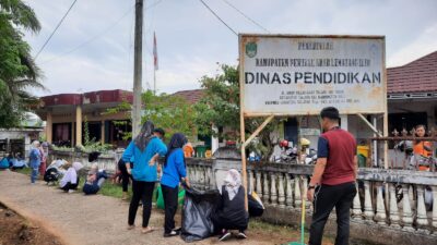 Dinas Pendidikan Kabupaten Pali  Menggelar Kegiatan Bersih-Bersih Halaman di Lingkup Kantor