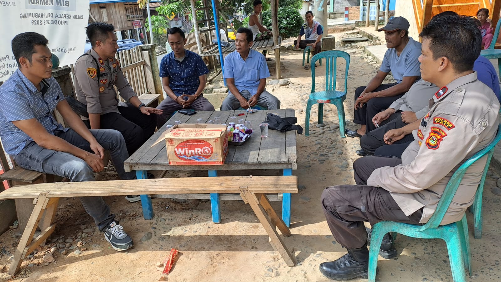 Kapolsek Penukal Utara Pimpin Giat Jum'at Curhat, di Desa Prabumenag