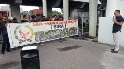 Puluhan Massa LSM SIRA Sambangi Kejari Kota Palembang