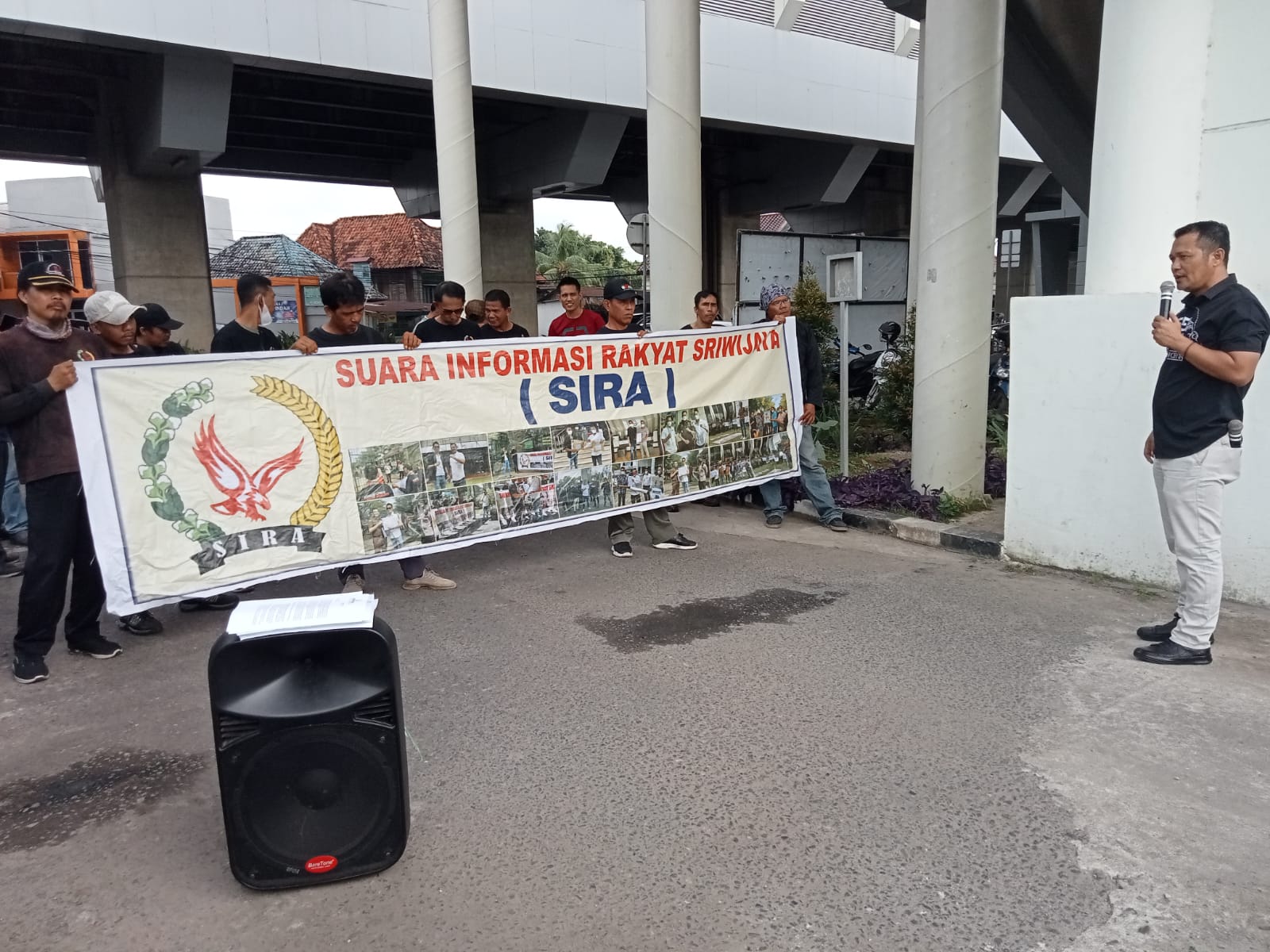 Puluhan Massa LSM SIRA Sambangi Kejari Kota Palembang