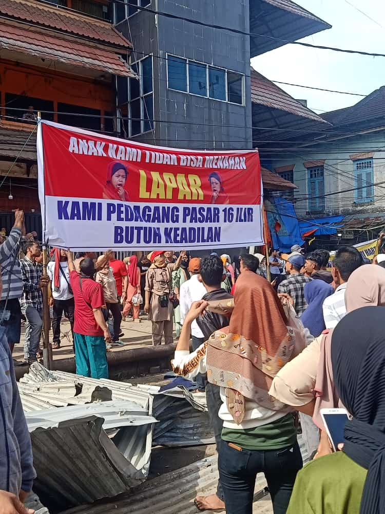 PEMKOT Palembang dan SAT POL PP Harus Bertanggung Jawab Kepada Pedagang Kaki Lima (PKL) Kawasan 16 Ilir Palembang