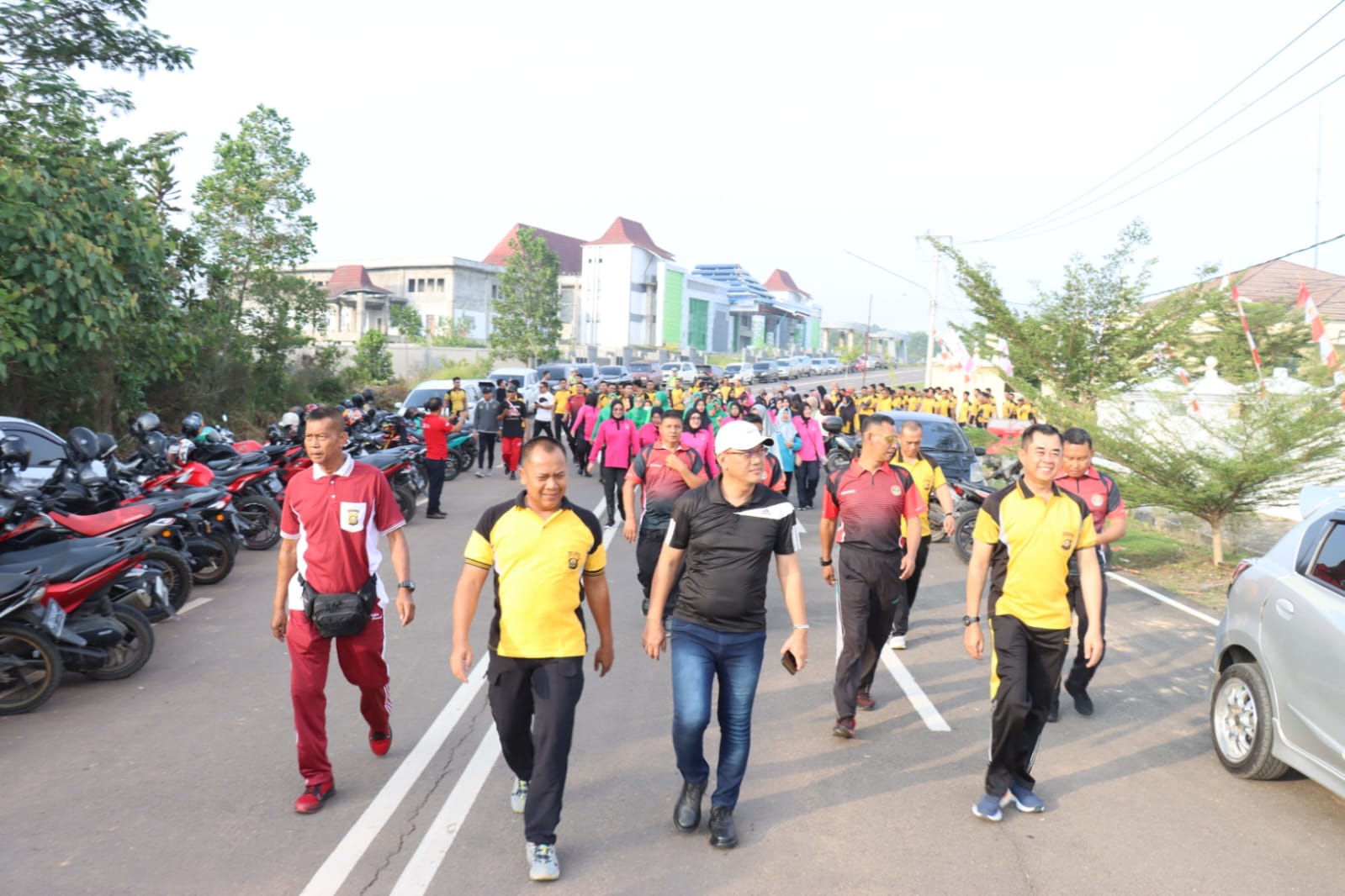 Dalam Rangka Memeriahkan Hari Bhayangkara ke-77 Tahun 2023,Jalan Santai Dan Senam