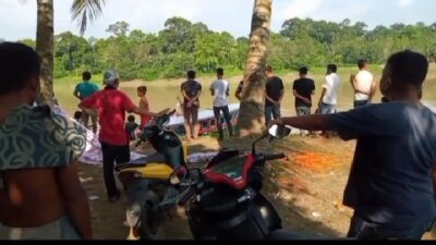 Masyarakat Desa Tanah Abang Pali Melakukan Penyetopan Tongkang  Batu Bara Yang Melintas Di Aliran Sungai Lematang