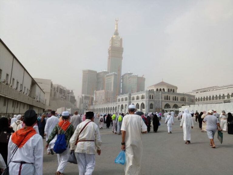 Di Anjurkan pada 10 hari pertama di bulan Dzulhijjah