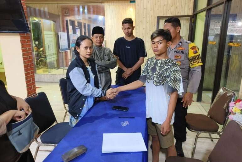 Polisi RW Mediasi Pencurian Handphone Modus Asmara di Kenjeran