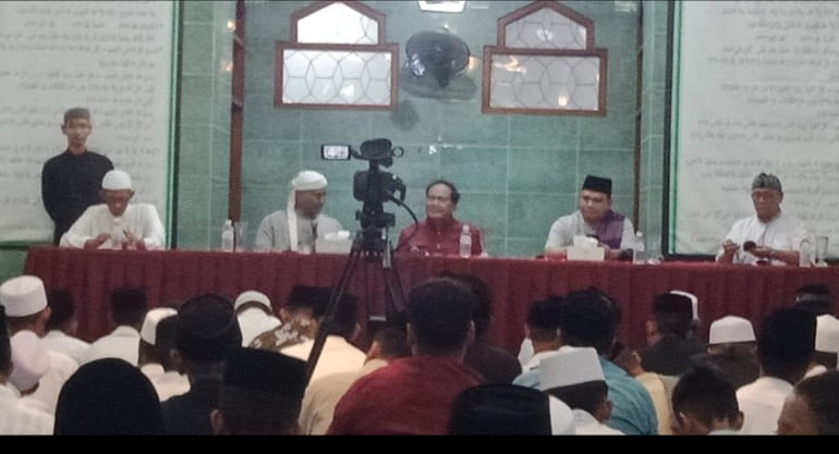 KH. Thoha Yusuf Zakariya LC Pengasuh Kedua PP. Al-Islah Bondowoso, Sambut Kedatangan Prof. Dr. Rizal Ramli