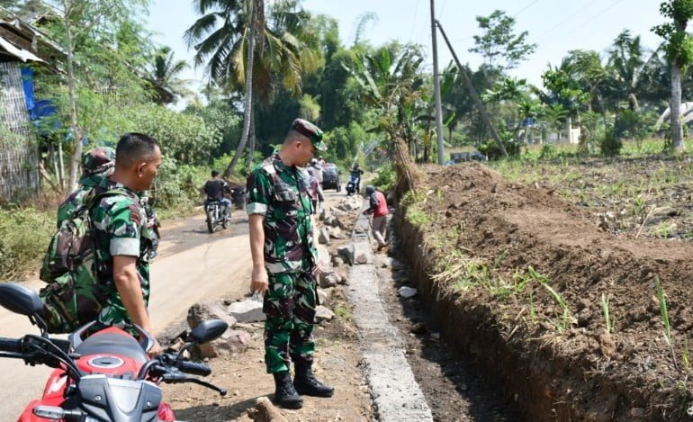 Dandim 0822 Bondowoso Tinjau Progres Pembangunan TMMD 116