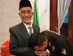 Fauzi Minta Restu KH Salwa