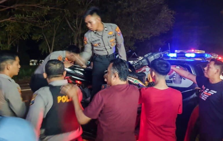 Redam Emosi Ratusan Warga Kapolres Probolinggo Kota Pimpin Proses Evakuasi Terduga Pelaku Curanmor