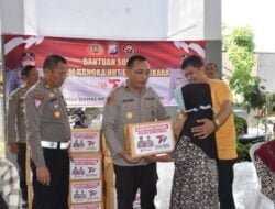 Jumat Curhat Serta Bansos Bersama Polres Bondowoso di Desa Selolembu