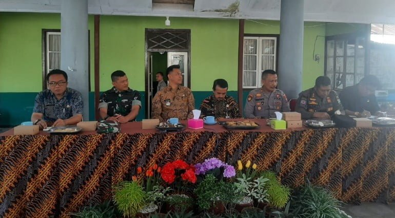 Danposramil Sumberwringin Hadiri Rapat Perencanaan Pelebaran Jalan