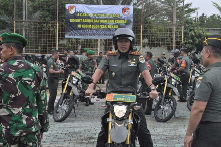 Kodim 0509 Kabupaten Bekasi Serahkan 135 Motor Dinas kepada Babinsa