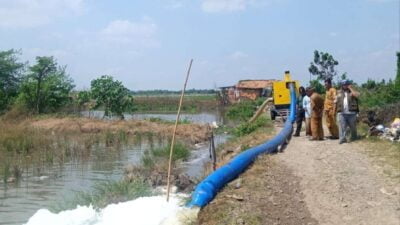 Pemkab Bekasi Turunkan Pompa Air Besar Atasi Kekeringan Sawah di Karangbahagia