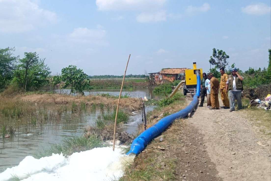 Pemkab Bekasi Turunkan Pompa Air Besar Atasi Kekeringan Sawah di Karangbahagia