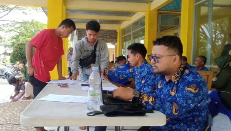 Disdukcapil Berikan Layanan Keliling Simpro di Desa Bojongmangu