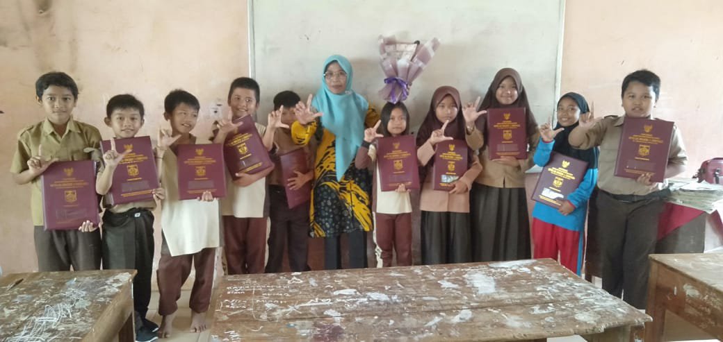 Sekolah Dasar Neger 01 (SDN 01) Cempaka Sungkai Jaya Lampung Utara Bagi Raport Semester Genap,Kenaikan kelas Tahun Ajaran 2022-2023