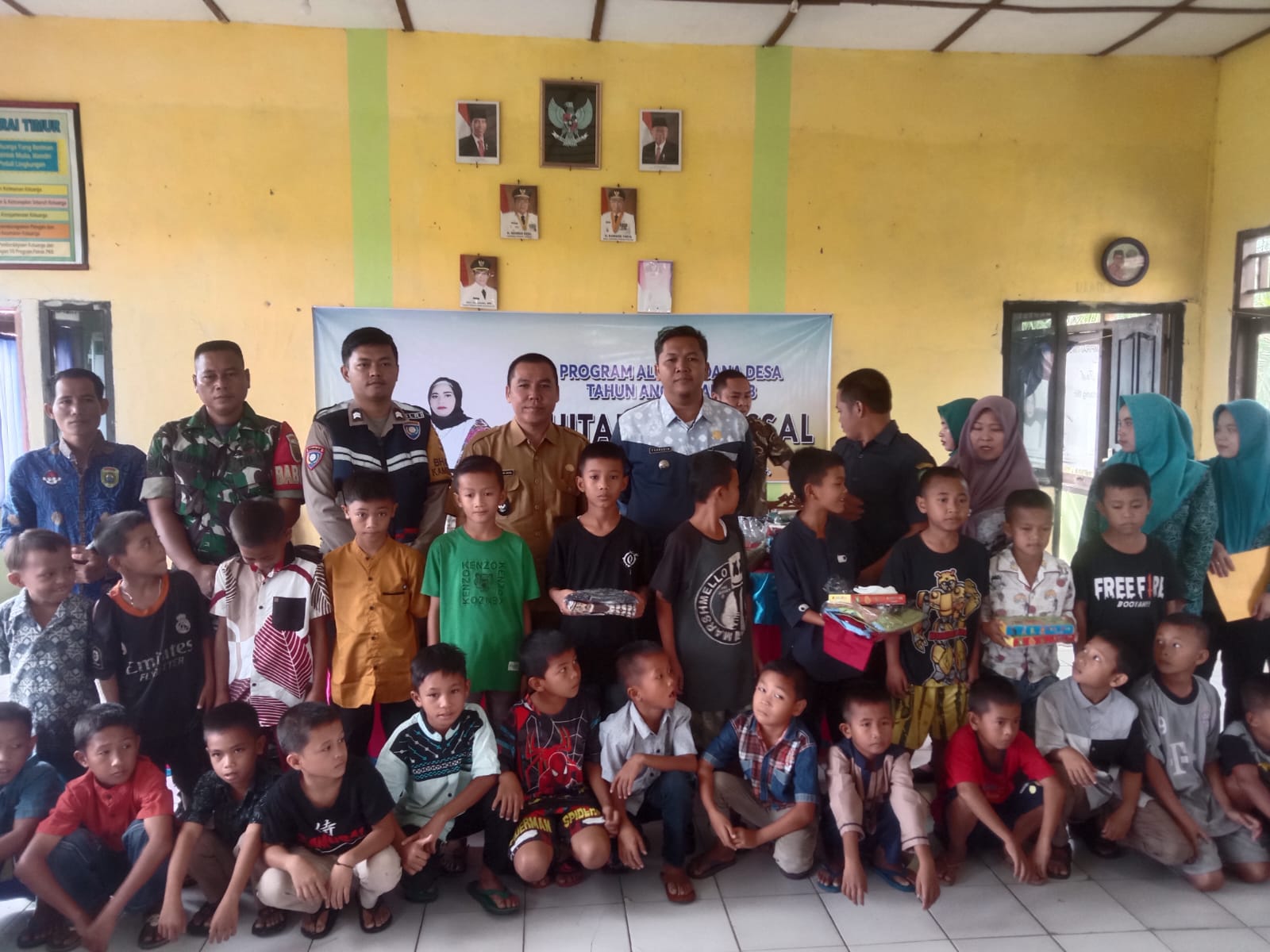 Polsek Penukal Utara Hadirin Kegiatan khitanan Massal Di Desa Tempirai Timur Pali