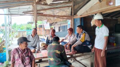 Kapolsek Penukal Abab IPTU Arzuan. SH Melakukan  Kegiatan Jum’at Curhat