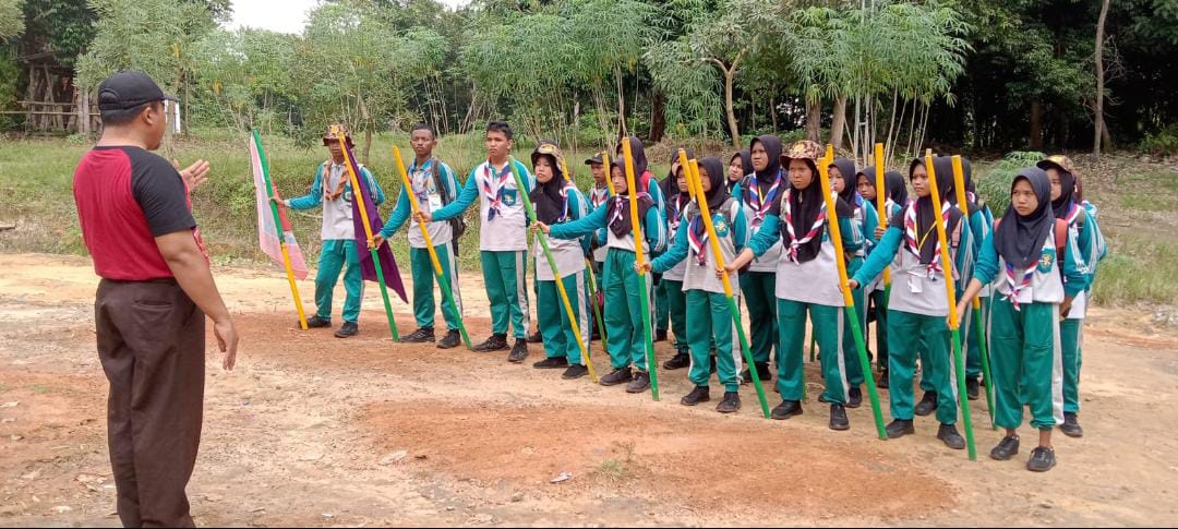 Polsek Talang Ubi Melakukan Monitoring kegiatan Pengembaraan Penegak Laksana Anggota Pramuka SMA Negeri 1 Talang Ubi