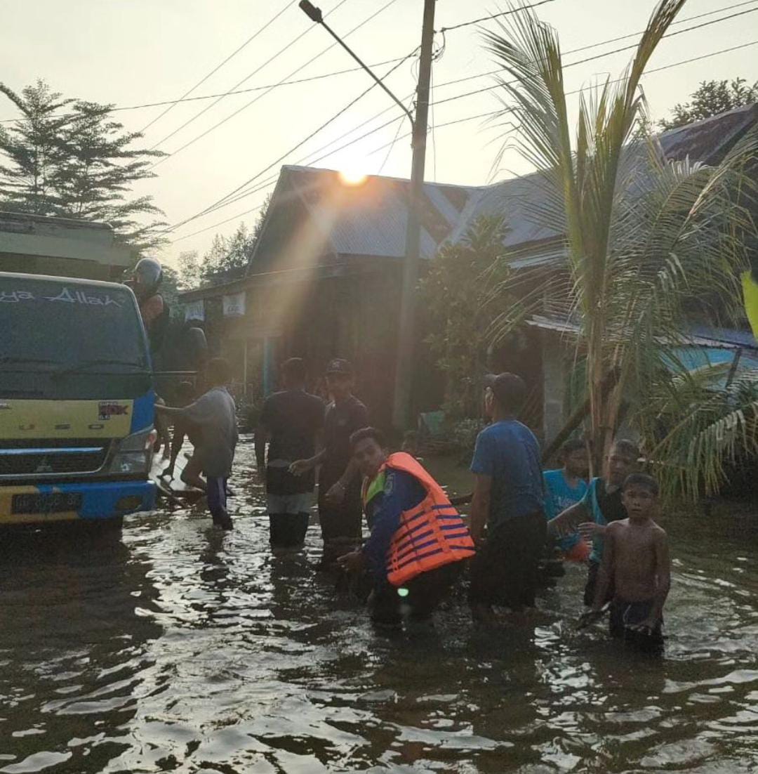 Jajaran Polres Pali Melalui Polsek Talang Ubi Melakukan Monitoring Wilayah Terdampak Banjir