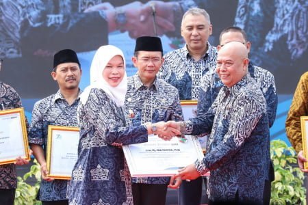 Pj Bupati Bekasi Dampingi Plh Gubernur Jabar Buka Acara Puncak Peringatan Hari Koperasi ke-76