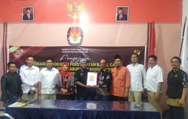 Partai Gerindra Serahkan Berkas Bacaleg Pukul 22.30 WIB.