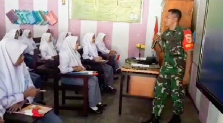 MPLS SMK Taruna Husada, Serma Darwan Tanamkan Nilai Pancasila