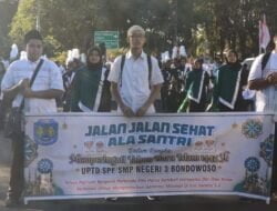 Drumband Halilintar SMP Negeri 3 Bondowos Ikut Meriahkan Acara Jalan Santai Ala Santri Bersama Bupati