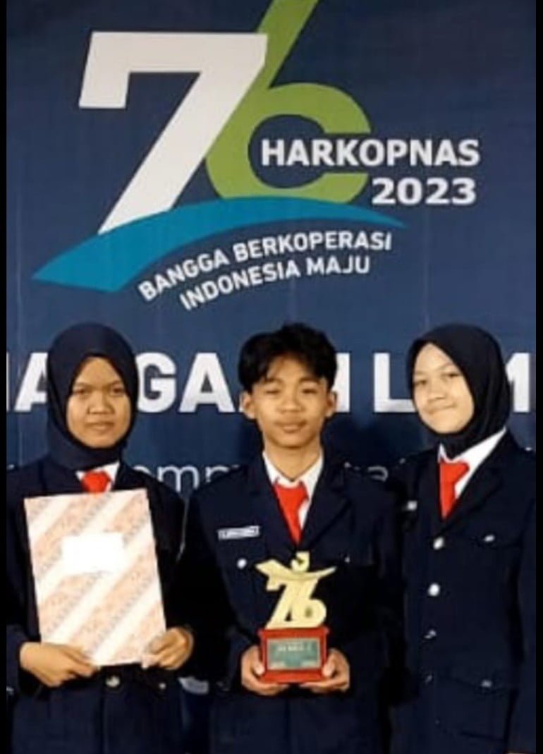 SMK Negeri 1 Raih Juara 3 se Jawa Timur