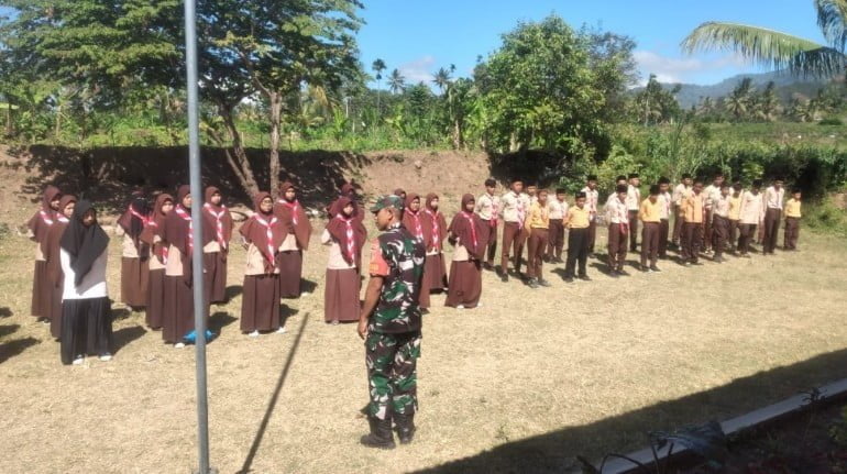 Sertu Rizal Babinsa Koramil Maesan, Beri Arahan Tentang Menjadi Anak Disiplin