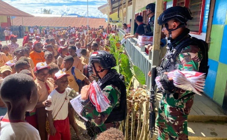 Serbu Sekolah, Upaya Satgas Yonif PR 330/Tri Dharma, Bangkitkan Asa Anak-anak Di Surga Papua "Sugapa"
