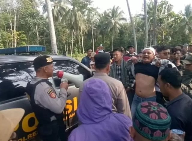 Berimob Bersenjata Lengkap Jaga Areal Perkebunan PTPN 7 Way Berulu,Saprudin Tanjung Justru Menjadi Bukti Bahwa Yang Kita Lakukan ini Adalah Benar