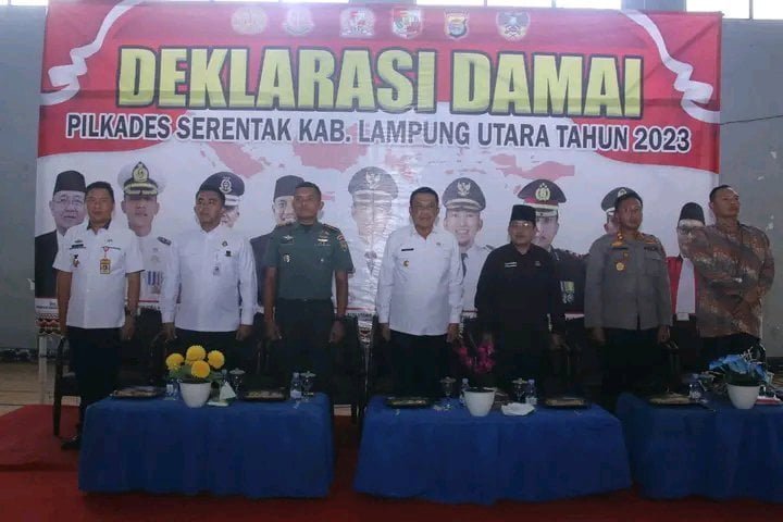 Calon Peserta Pilkades Serentak tahun 2023 Tandatangani Deklarasi Damai Berlangsung Di GOR Sukung Kotabumi