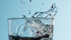 Cuci Muka Pakai Air Mineral Bisa Bikin Wajah Bersih Dan Tidak Breakout? Ini Menurut Dokter Kamila Jaidi