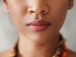 3 Tips Merawat Bibir Hitam Agar Terlihat Lebih Cerah Menurut Dokter Kamila Jaidi, Simak Penjelasannya Disini