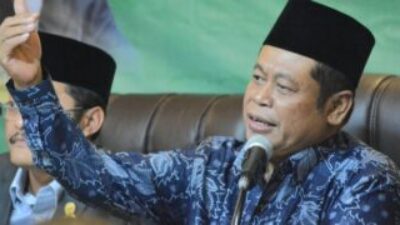 Soal Kritik Pemimpin, Waketum MUI: Gunakan Adab Bukan Mencaci