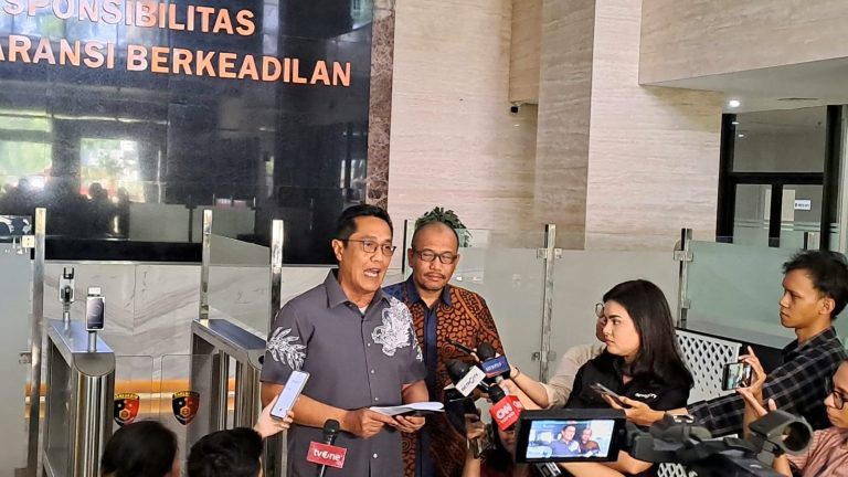 Tim Penyidik Geledah Rumah Dinas Menteri Komunikasi dan Informatika dan Kantor Kementerian Komunikasi dan Informatika